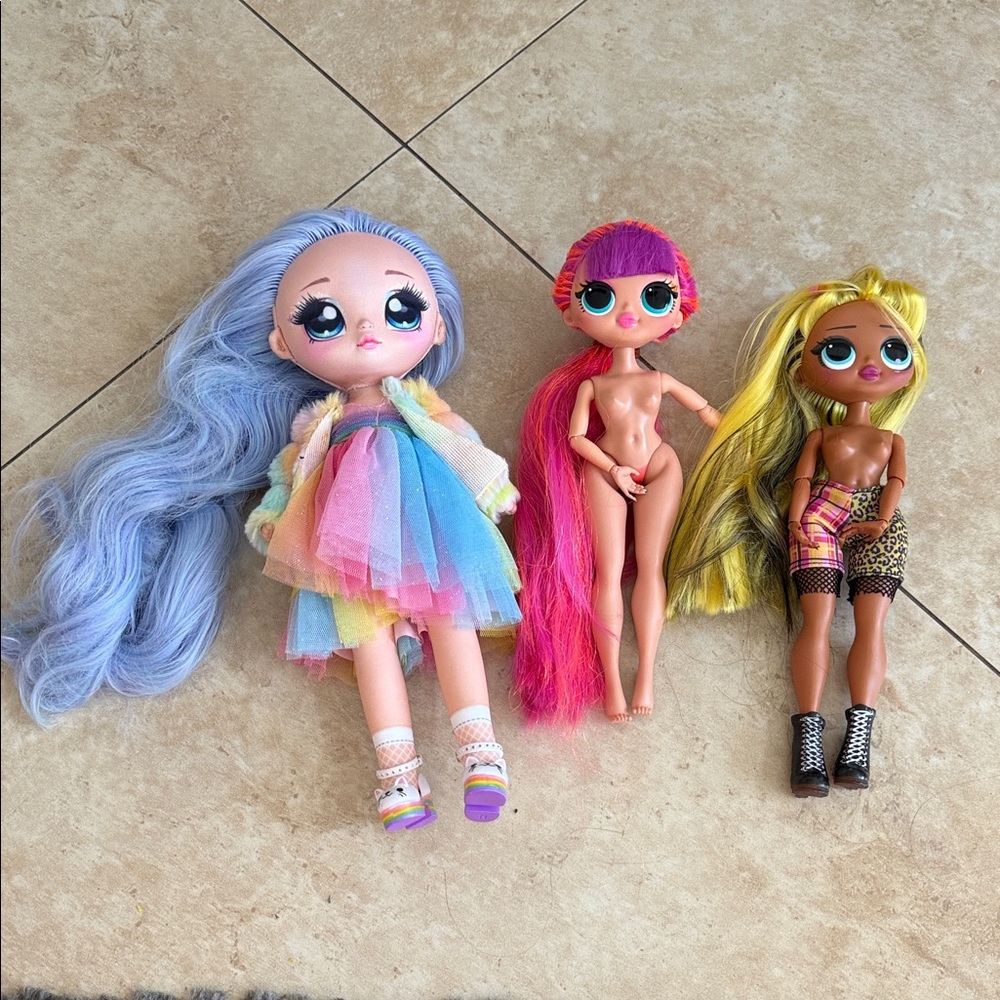 L.O.L surprise and NaNaNa Surprise dolls. As shown. Smoke free home